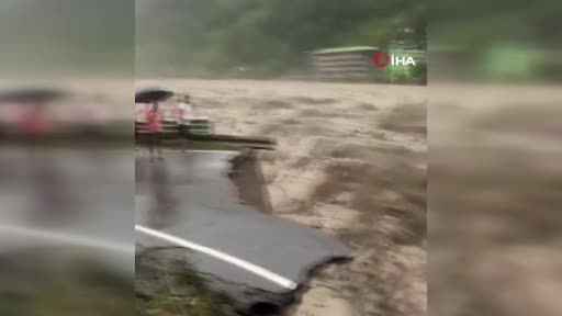 Hindistan’da sel felaketi: 23 asker kayıp