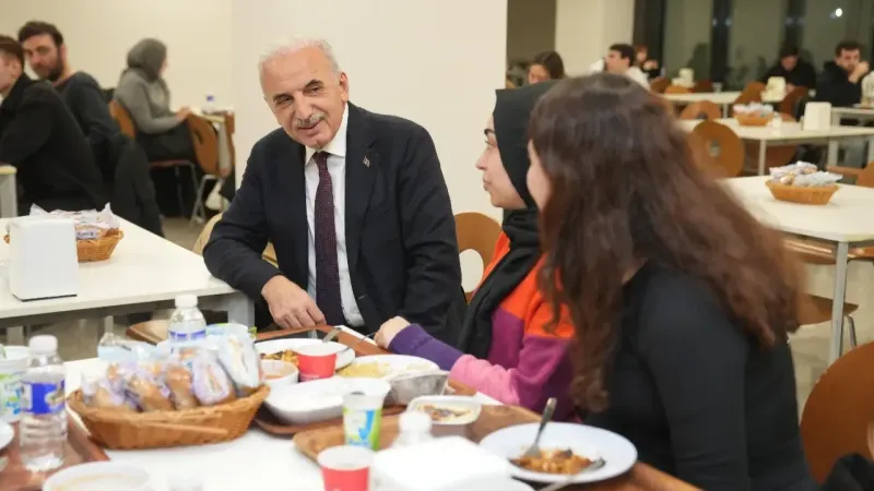 Başkan Yıldırım Öğrencilerle Aynı Sofrada Buluştu