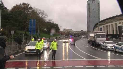 Beşiktaş ve Fenerbahçe stada giriş yaptı