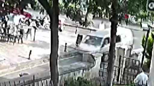 Fatih’ten silah sesleri yükseldi, motosikletli iki hırsız 10 bin doları gasp etti