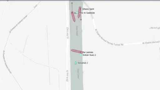 Süveyş Kanalı’nda petrol tankeri, karaya oturan LNG yüklü tankere çarptı