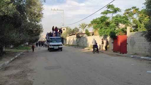 Filistinliler yakınlarını toplu mezarlara defnetmeye devam ediyor