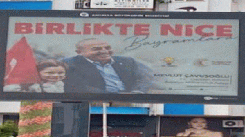 Çavuşoğlu'nun seçim afişleri kaldırıldı
