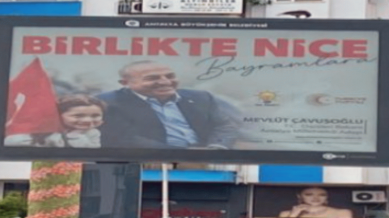 Çavuşoğlu'nun seçim afişleri kaldırıldı