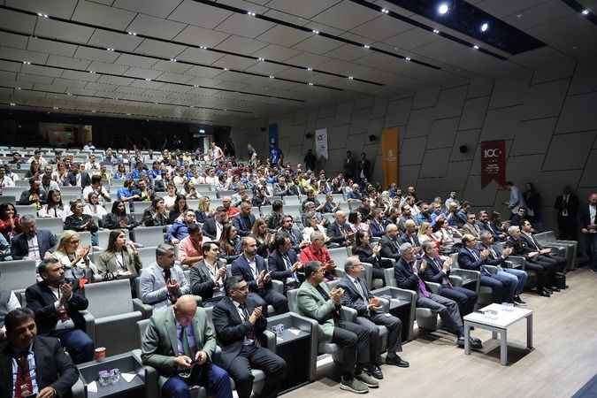 Başakşehir’de Türkiye Yüzyılı’nda Gençlik ve Spor Çalıştayı yapıldı