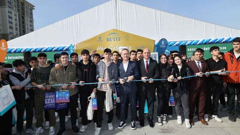 Başakşehirli gençlerden BÜTEF’e yoğun ilgi Başakşehirli gençlerden BÜTEF’e yoğun ilgi