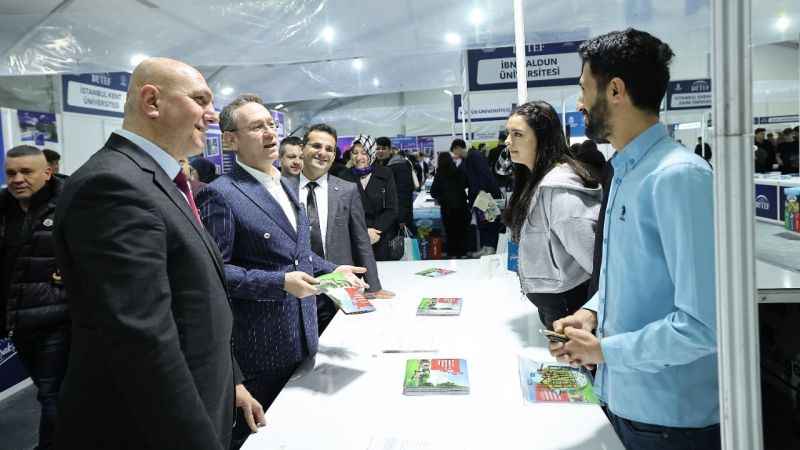 Başakşehirli gençlerden BÜTEF’e yoğun ilgi Başakşehirli gençlerden BÜTEF’e yoğun ilgi