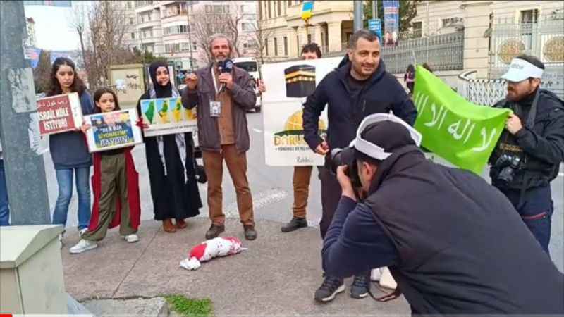 Rabbii Grup Almanya Konsolosluğu önünde eylem yaptı