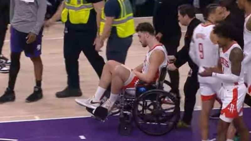 NBA’de sakatlanan Alperen Şengün, salonu tekerlekli sandalyeyle terk etti
