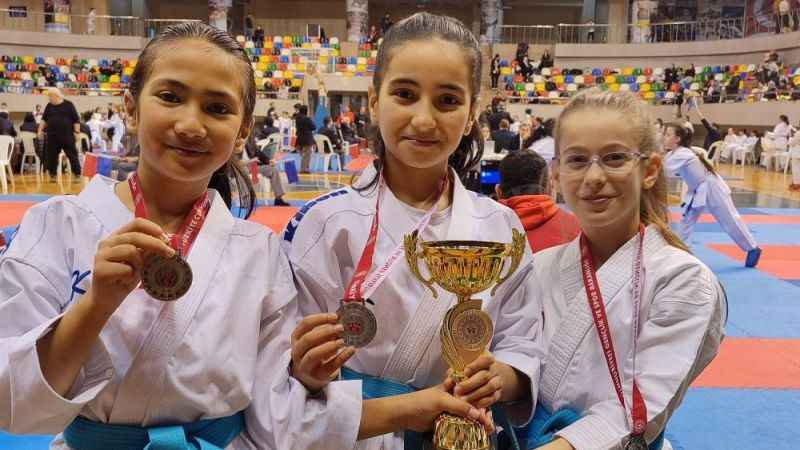 Arnavutköy'ün karatecilerinden üstün başarı