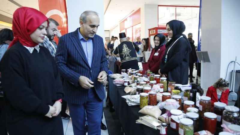 Arnavutköy'de ev yapımı lezzetler görücüye çıktı