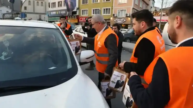 Eyüpsultan Belediyesi'nden trafikte kalanlara iftariyelik ikramı