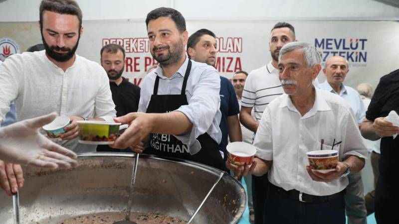 Kâğıthane'de 25 bin kişiye aşure ikram edildi