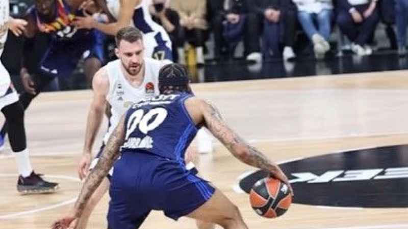 Fenerbahçe deplasmanda Asvel'i devirdi
