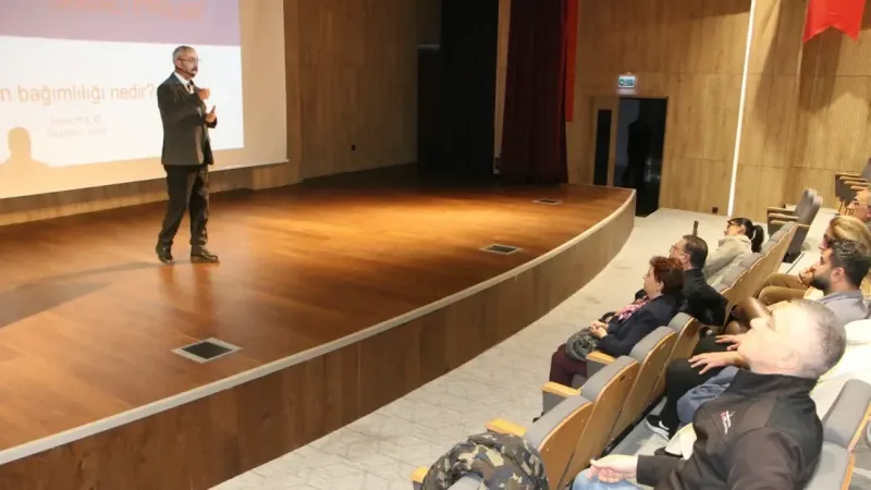 Kartal Belediyesi’nden ‘İnternetin Çocuklar Üzerindeki Zararlı Etkileri’ semineri