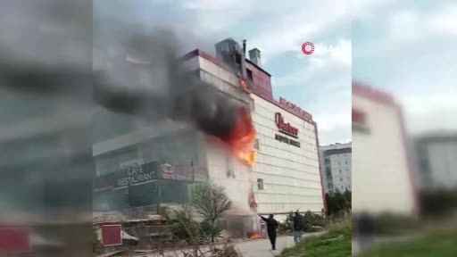 Ankara’da korkutan AVM yangını