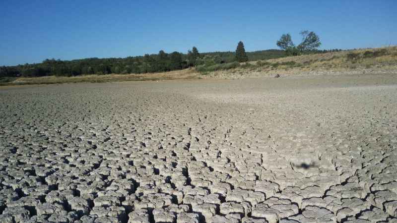 Kumköy Barajı tamamen kurudu