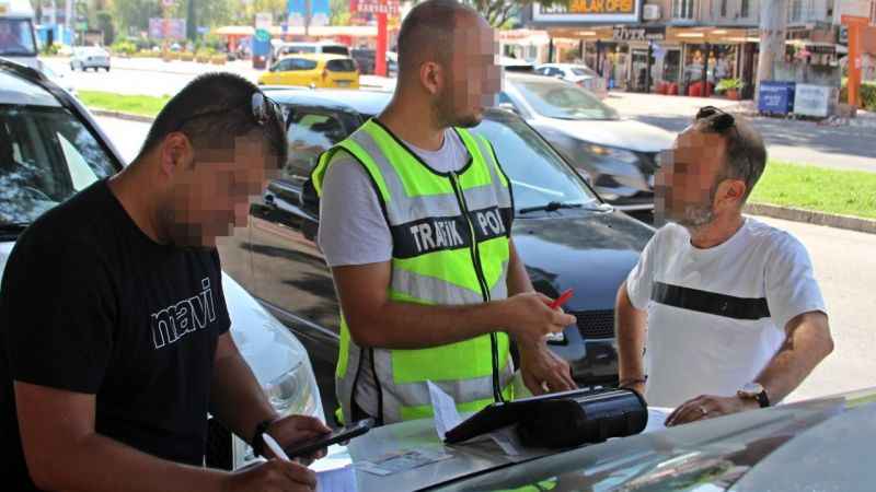 Korsan taksilere müşteri kılığındaki polis şoku