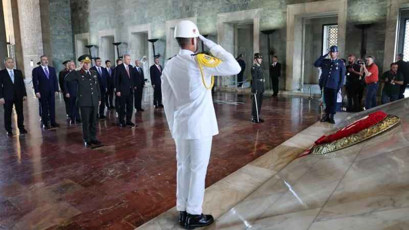 Cumhurbaşkanı Erdoğan başkanlığındaki YAŞ üyeleri Anıtkabir’i ziyaret etti