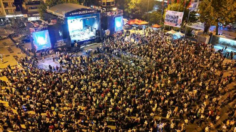 Niran Ünsal, Düzceliler ile buluştu