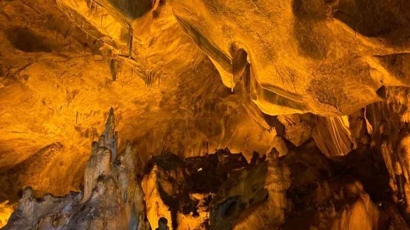 Turistlerin yeni gözdesi: Tulumtaş Mağarası