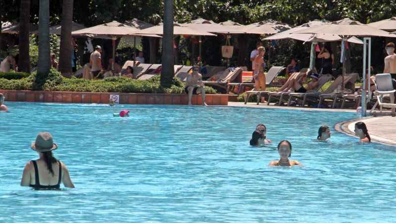 Antalya'da havuzlar denetlenip numune alınıyor