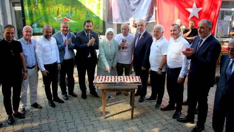 Şenköy Kızılcık Şenliği'nde renkli görüntüler