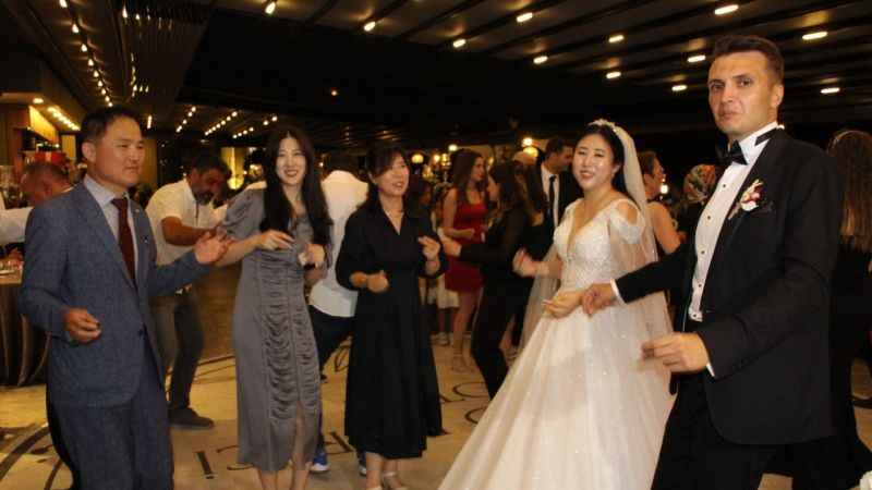 Koreli Yoojin kalbini Türk askeri Haluk’a kaptırdı