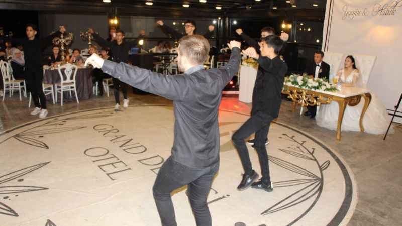 Koreli Yoojin kalbini Türk askeri Haluk’a kaptırdı