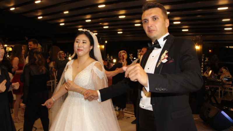 Koreli Yoojin kalbini Türk askeri Haluk’a kaptırdı