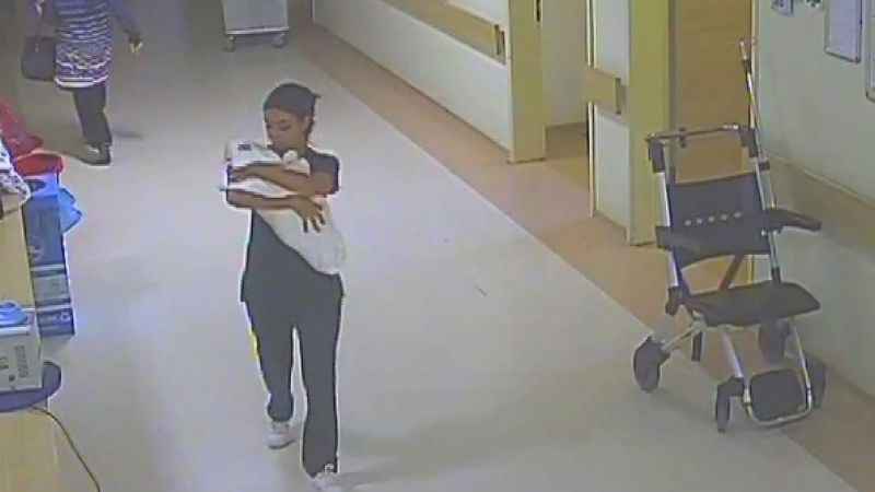 Sağlık ekibi sayesinde bebeğini deprem anında doğurdu