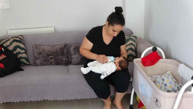 Sağlık ekibi sayesinde bebeğini deprem anında doğurdu