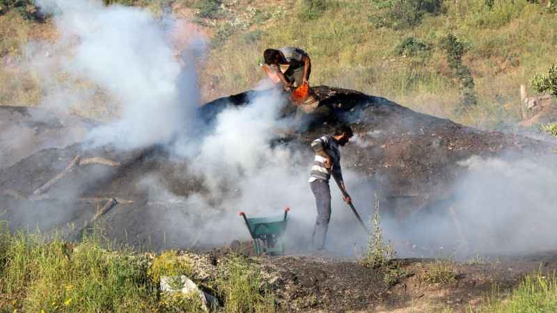 Yüzlerinde kömür karasıyla mevsimlik işçiler