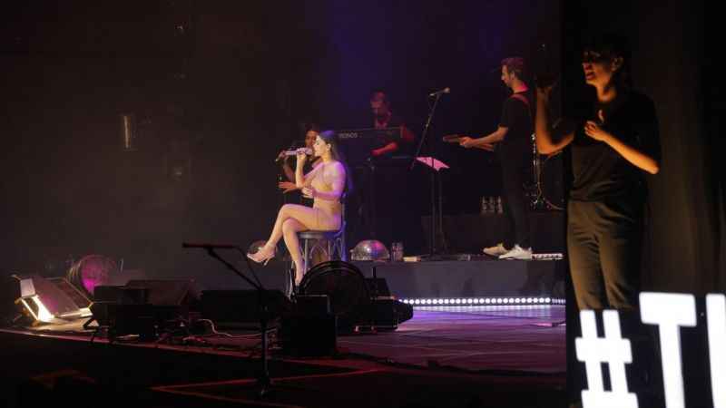 Turkcell Yıldızlı Geceler’de işaret diliyle konser