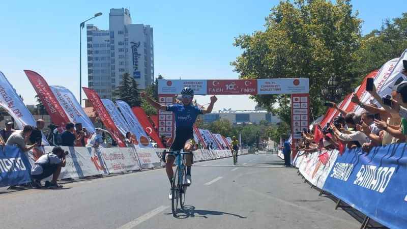 100. Yıl Cumhuriyet Bisiklet Turu 1. TBMM’nin önünde son buldu