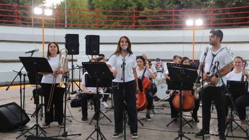 İzmit Belediyesi'nden Özkan Uğur'a müzikal anma