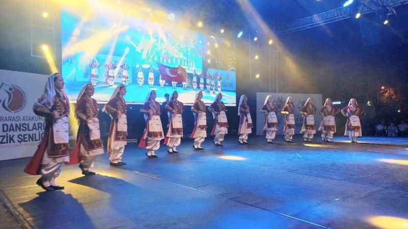 Uluslararası Atakum Halk Dansları finali