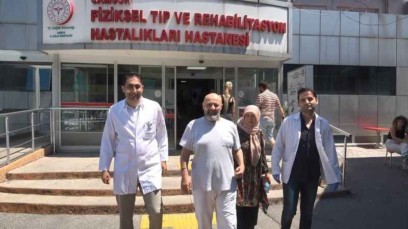 Yatalak geldiği hastaneden yürüyerek çıktı