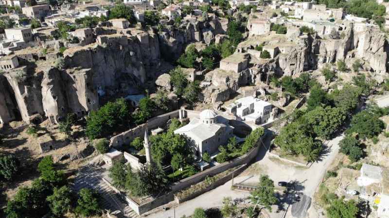 17 asırlık Kilise Camii ihtişamıyla turistleri cezbediyor
