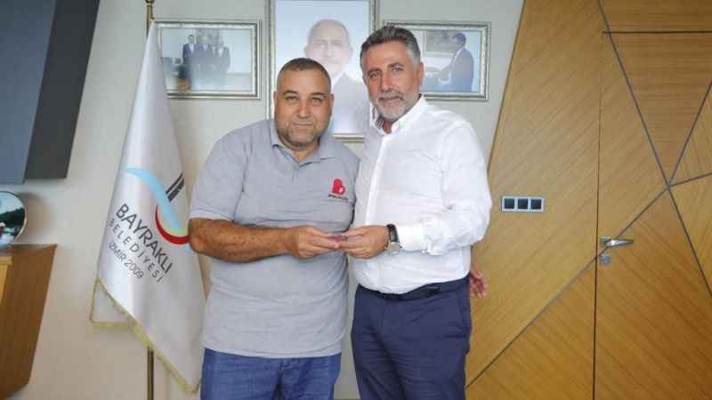 Belediye işçisi sokakta bulduğu 15 bin lirayı sahibine teslim etti