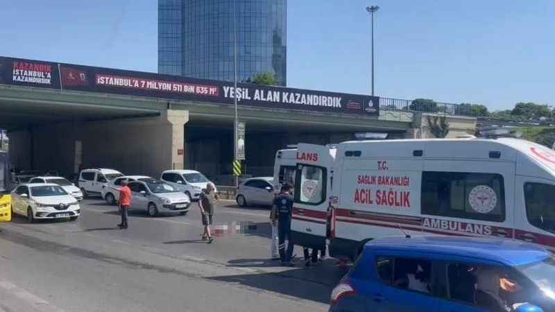 Maltepe E-5'te yolun karşısına geçmek isteyen yaşlı adam canından oldu