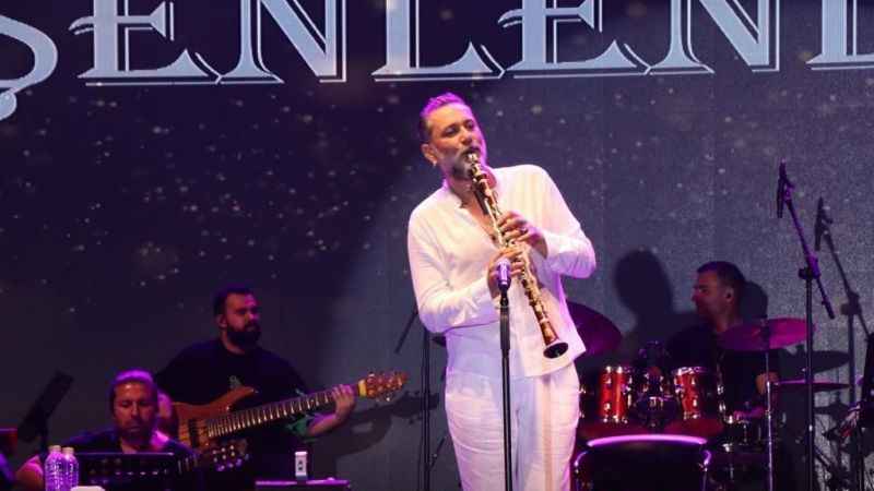 Hüsnü Şenlendirici Düzcelileri mest etti