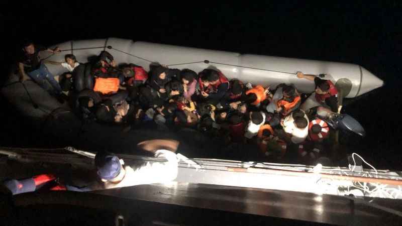 Ayvacık açıklarında 37 kaçak göçmen yakalandı