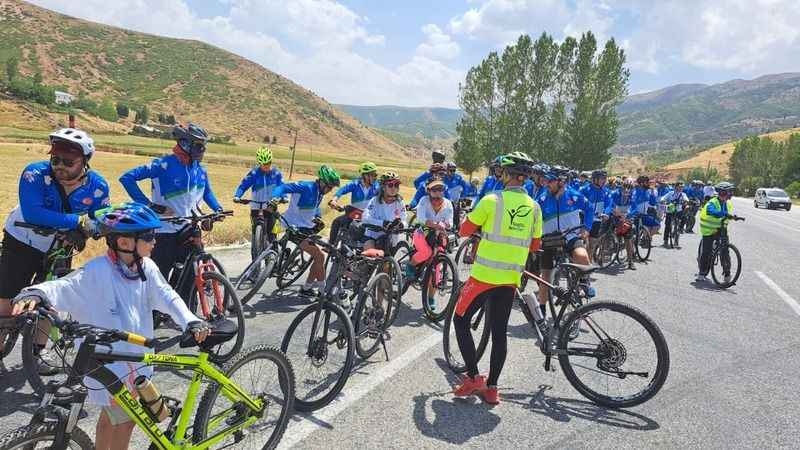  Engelli bisikletçiler festivale renk kattı