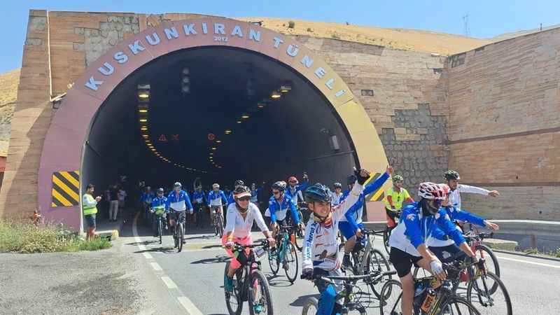  Engelli bisikletçiler festivale renk kattı
