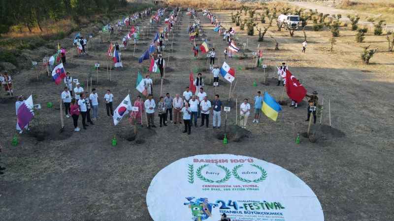 100 ülkenin gençleri dünya barışı için 100 zeytin fidanı dikti