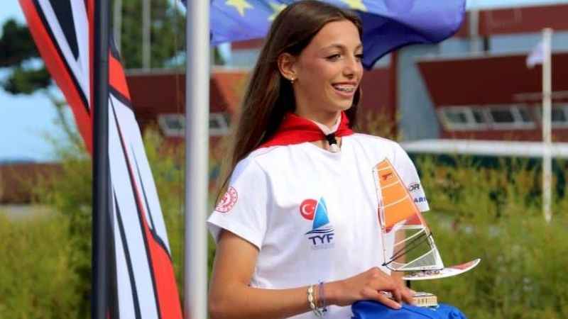 İzmirli Parla sörfte tarih yazdı