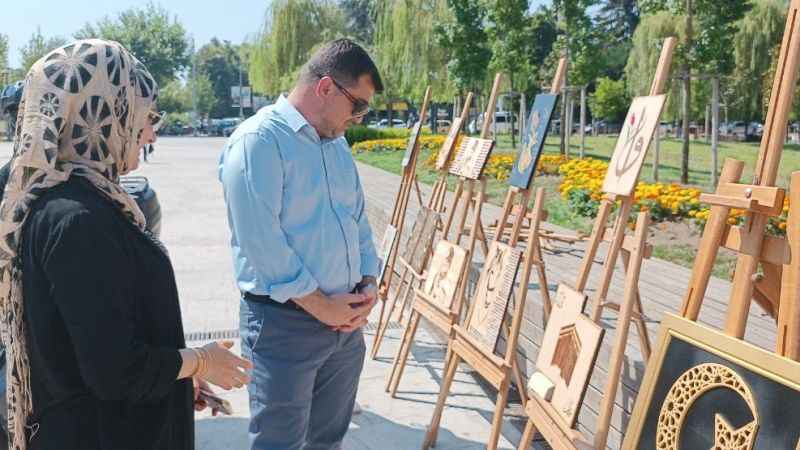 Sanatçı kadınlar göz kamaştırdı