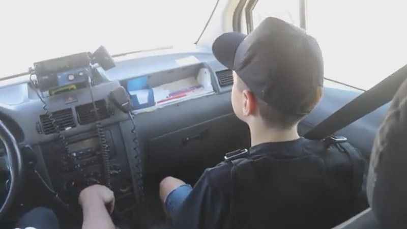 Kayseri polisinden engelli çocuğa doğum günü sürprizi