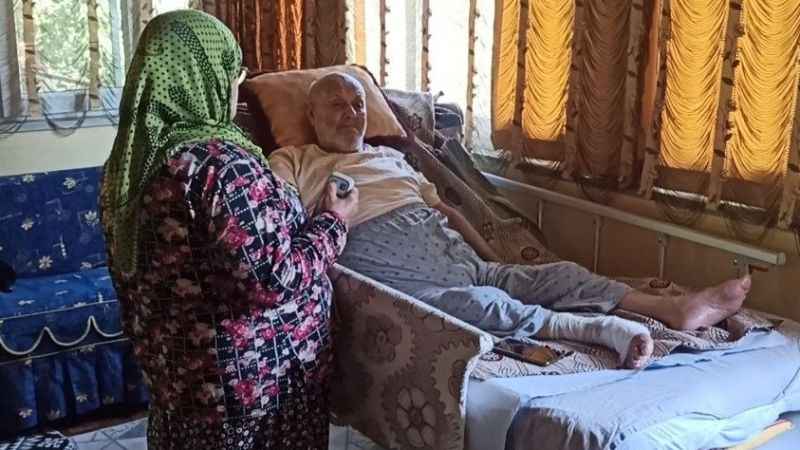 Eşi mutlu olsun diye ıslık bile çalıyor Eşi mutlu olsun diye ıslık bile çalıyor